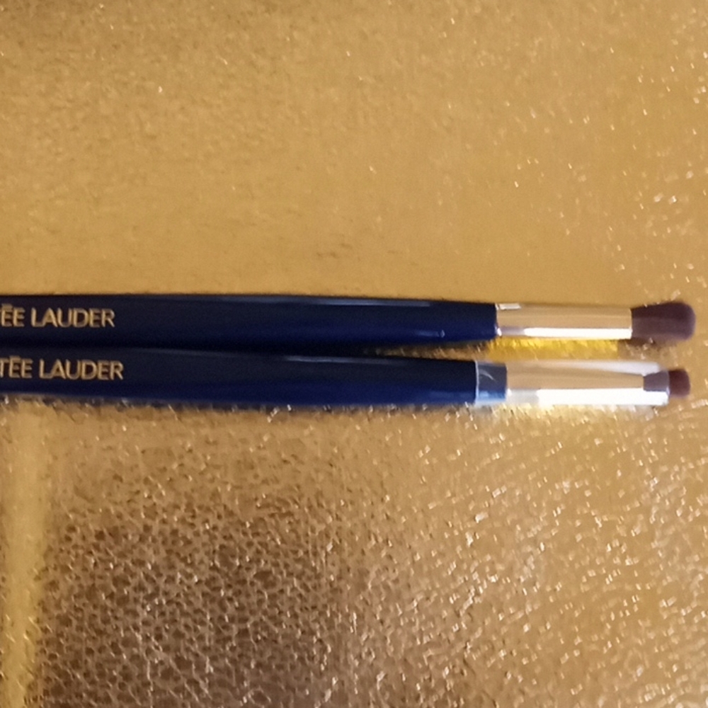 NWOT-ESTEÉ LAUDER- (2)-Eyeshadow Smudge  Brushes